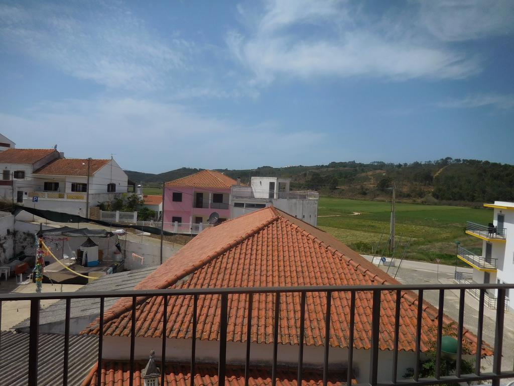 أوديسيكس Guesthouse Luar المظهر الخارجي الصورة